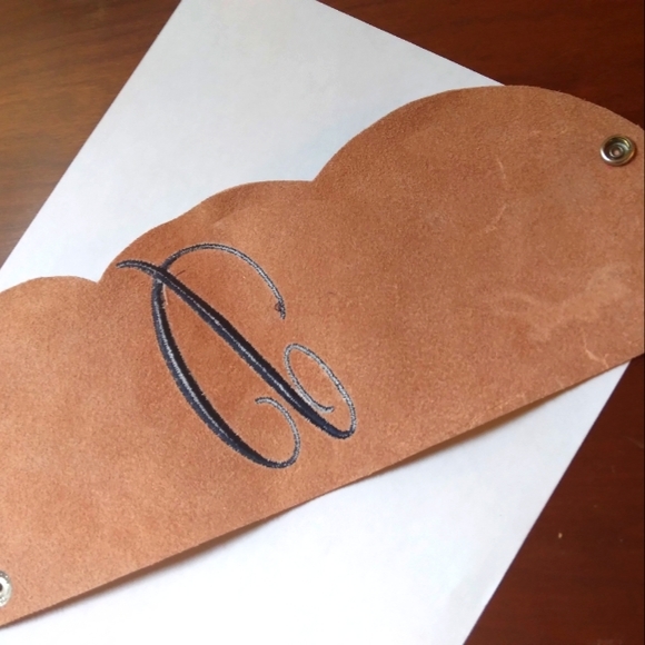 💥 CLOSET CLOSING SALE 💥 Genuine Leather Embroidery Glass/Cup Holder - Picture 6 of 7